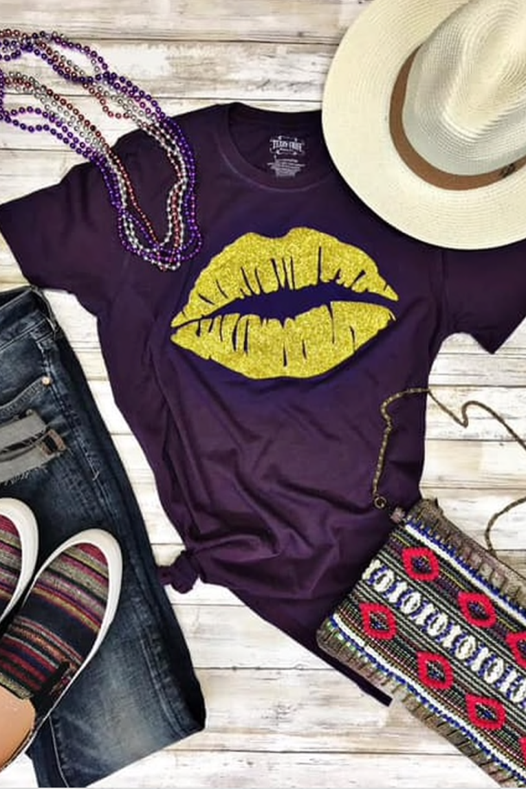 Louisiana Lips graphic t-shirt