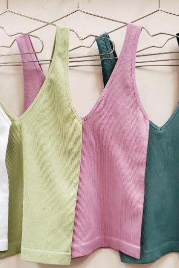 Ribbed v-neck stretchy tank