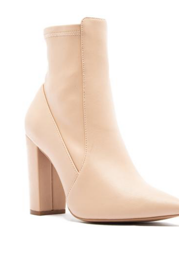 Ankle stretch bootie with chunky heel